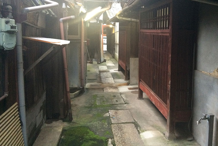 赤い路地 赤い路地